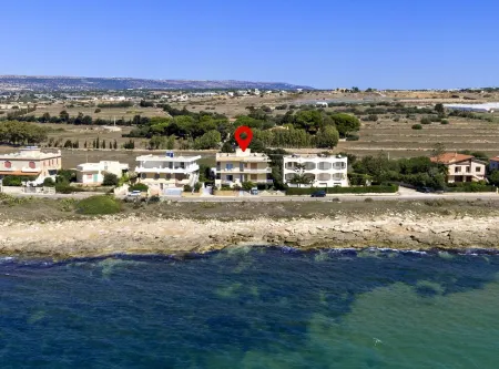 Private villa 10 meters from the sea parking wifi barbecue 4 bathrooms 4 bedrooms Отели в г. Donnalucata