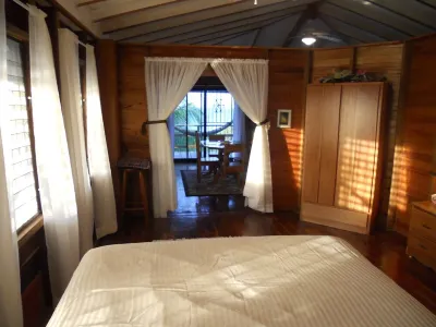 OCEANFRONT ECO-CHIC HOME WITH INFINITY POOL, DOCK, AIR CONDITIONER & TV