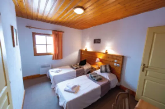 Oz/Alpe d'Huez 200m slopes, up to 25pers, Jacuzzi, rooms with bathroom