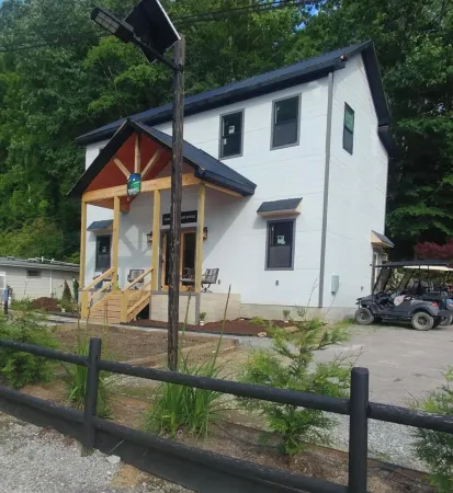 Timberfell Resort Отели в г. Грин