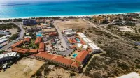 Luxurious 2 bedroom condo a short walk to Eagle Beach