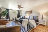 Mid-Century Modern Retreat • 7Br •  Sleeps 22 w/ Hot Tub & Game Room Hotel in zona Hyland Hills Golf Course