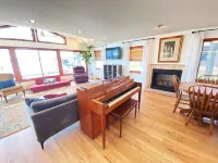 Lake Living w/ Salt Water Hot Tub Hotels in Lansing