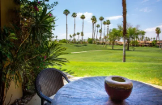 Sunny Palm Desert Escape on Golf Course