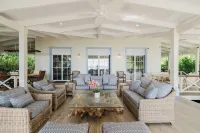 Luxury Dream Villa Right on the Beach! Hotels in Esterillos Este