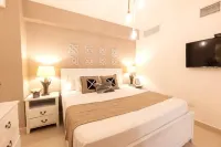 Luxury Beachfront Condo- Ocean Views +Pool +Beach Access