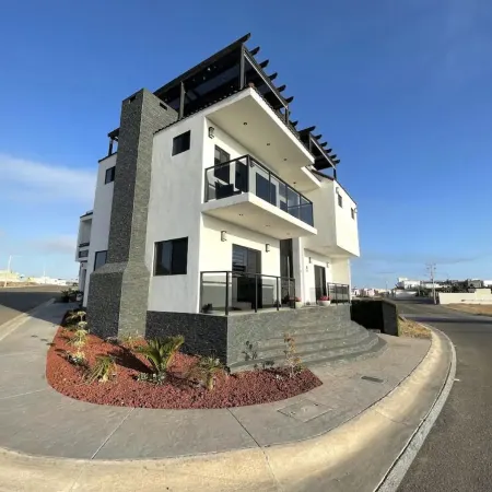 VILLA BLANCA Luxury property,180° Ocean Views.