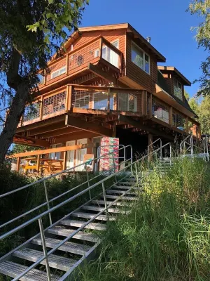 Kenai Riverfront Chalet Centrally Located on the Kenai Peninsula