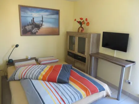 Stylish 3 rows App. up to 4 people + Toddler + wifi, 250 m to the Baltic Sea Отели в г. Бёргеренде-Ретвиш