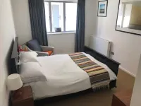 Marine Villa - stunning sea views above Freshwater Bay.. Hotel a 