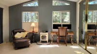 Plumas Pines 2/2 + bonus room- Fireplace-Spa Tub - Remote Work- Weekly Discount - 3-Star