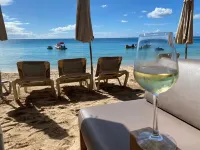 Quaint 1 bedroom apartment close to Mullins Beach Hotels in Mullins