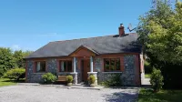 Cottage on Lough Ree / River Shannon in the heart of Ireland Hotels in 