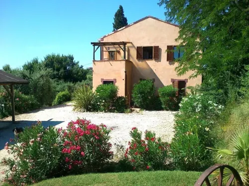 Tranquil location close to sea and mountains