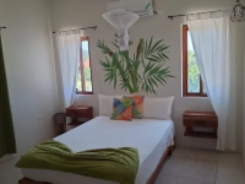 VillaMerissa Nestled between two unspoiled beaches Pool/JackSprat/WiFi/Gym/Staff Hotels in Treasure Beach