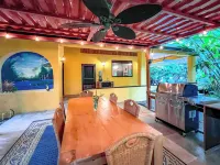 Villa Abejita in Playa Negra: Pool, AC, Walk to Beach, WiFi, Spacious, Private
