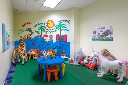 Apartment Ocean View Steps Away from the Beach in Sunny Isles Miami Luxury Отели рядом с достопримечательностью «Sunny Beach Billiards»