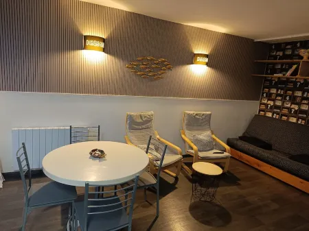 Bright quiet apartment, center Отели рядом с достопримечательностью «Vue panoramique»