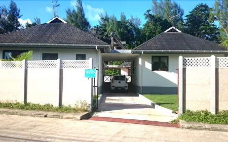 Les 3 Etoiles Holiday Villas Отели рядом с достопримечательностью «Ансе Лацио»