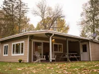 Lakefront Family Cabin with Pontoon Rental Available Hotels in Lenroot