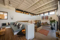 Modern villa with amazing infinity swimming pool a few steps from Tamarindo