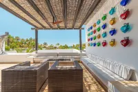 Steps to Beach: 4Br Luxe Villa+Pool+Maid+Concierge+Health Club+Spa