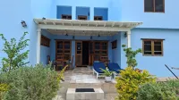 VillaMerissa Nestled between two unspoiled beaches Pool/JackSprat/WiFi/Gym/Staff Hotels in 