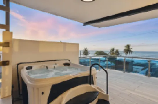 Zaturn Beach House – Oceanfront Villa w/ Rooftop Terrace & Jacuzzi