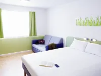 Warrington Motel, J20 M6 Lymm Services Hotel a