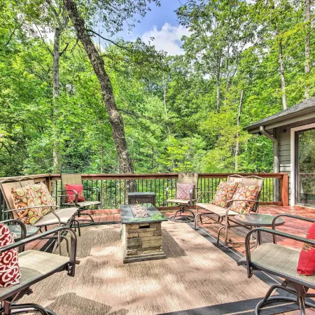 Lake Toxaway Cabin w/ Fire Pit - 1 Mi to Marina