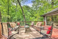 Lake Toxaway Cabin w/ Fire Pit - 1 Mi to Marina - Homestays