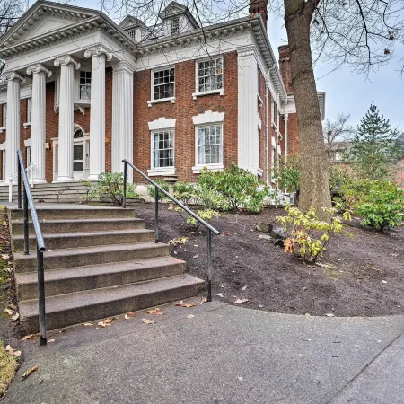 Peaceful Wine Country Getaway - Walk to Downtown!