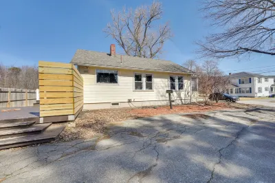 2 Mi to Colby College: Peaceful Home in Waterville Hotels near Colby College