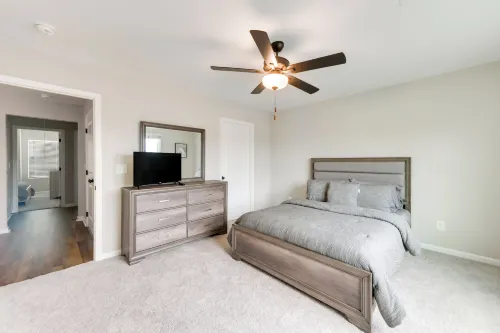 5 Mi to Auburn University: Sleek Townhome w/ Patio - 3-Star