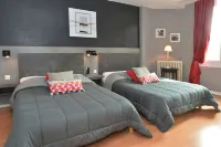Hôtel la Croix Blanche Отели в г. Тарб