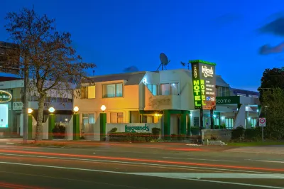 Legends Motel Hotels near Farm Source Longburn