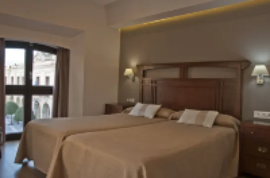 Apartamentos Rondacentro Hotels near El Tajo de Ronda