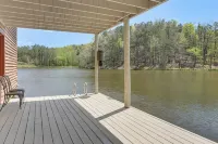 2 Docks and Paddleboard Lakefront Alabama Retreat! -  Privatzimmer