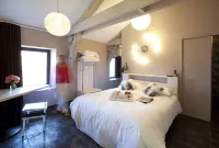 Urban Style les Fleurines Hotels in Vailhourles