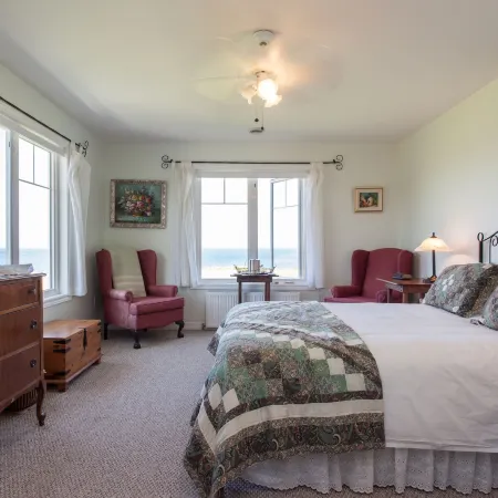 Johnson Shore Inn