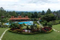 Sinabung Hills Berastagi - Uima-altaat