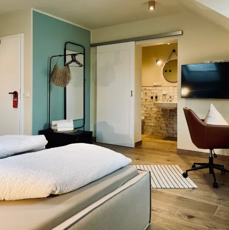 Hotel-Bistro-Europa Отели в г. Намборн