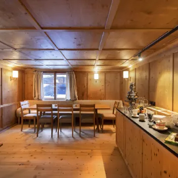 Alpina Lech - Geborgen in Den Bergen