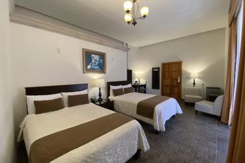 오텔 카사 파롤레스