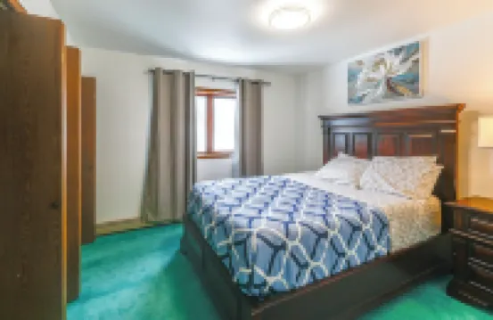 Near Dtwn and Pioneer Park Fairbanks Home with Deck!