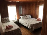 Blackbeard's Retreat - Historic and Pet Friendly 3 Bedroom Cottage by RedAwning Hotels in Kitty Hawk