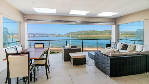 Phoenix Lodge and Waterside Accommodation - Pensionat