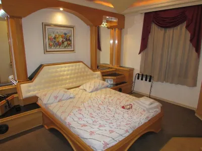 Pleasant Place Hotel Hotels near UBS Apuana Garden