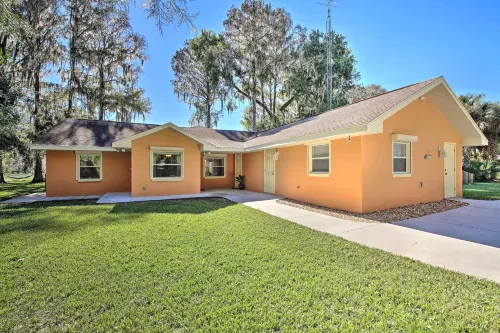 Rainbow River Oasis w/ Kayaks + Furnished Sunroom! - 3 stjerner
