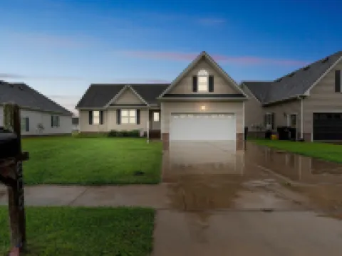 迷人的家庭度假屋帶寬敞的庭院三臥室住宅 帕斯闊坦克縣住宿飯店